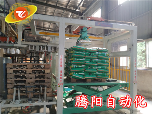全自動碼垛機解決化工產(chǎn)品搬運難題