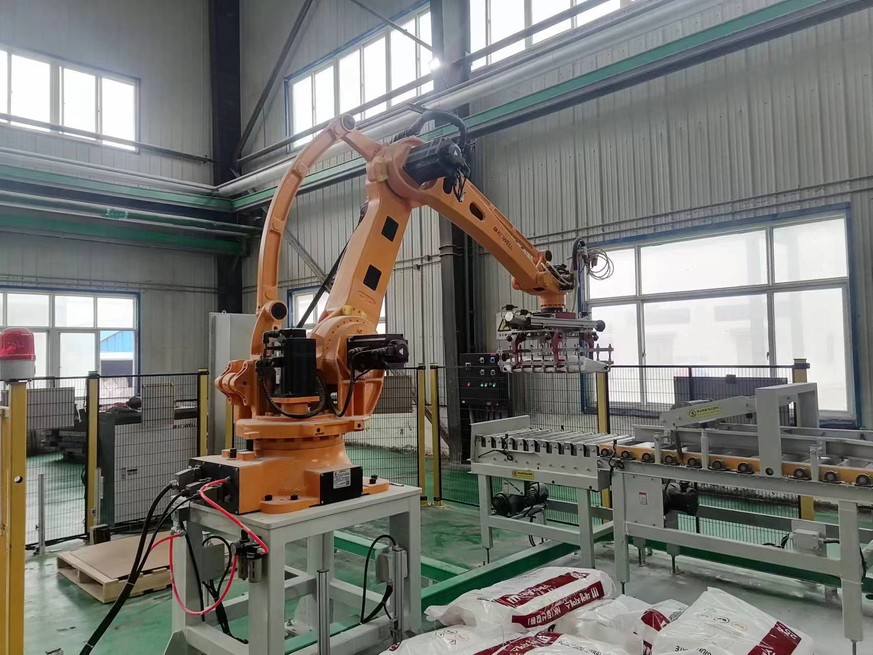 <strong>肥料碼垛機(jī)器人，肥料生產(chǎn)線自動搬碼垛機(jī)詳細(xì)介紹</strong>